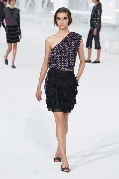 Look 15